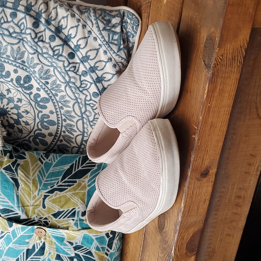 Old Navy Blush Slip On Sneaker sz 8